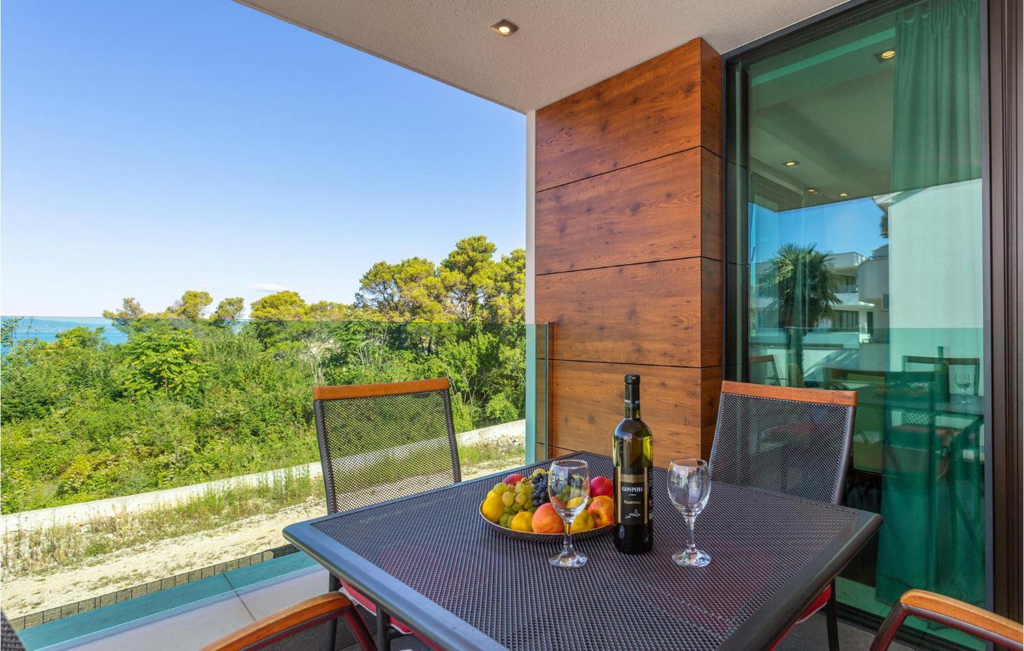 Stunning Apartment In Malinska With Kitchen Exterior foto
